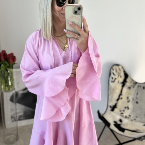 DELIKATNA SUKIENKA Z OZDOBNYM RĘKAWEM RÓŻ