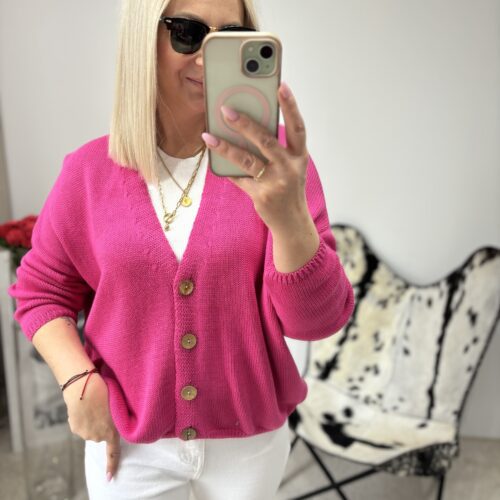 SWETEREK Z GUZIKAMI FUKSJA