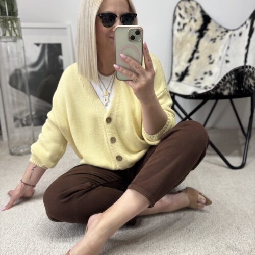 SWETEREK Z GUZIKAMI ŻÓŁTY