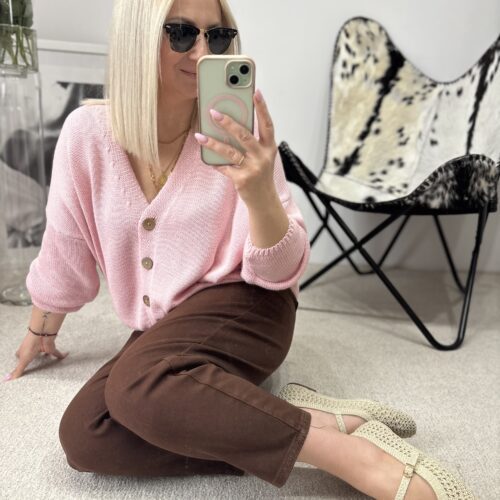 SWETEREK Z GUZIKAMI JASNY RÓŻ